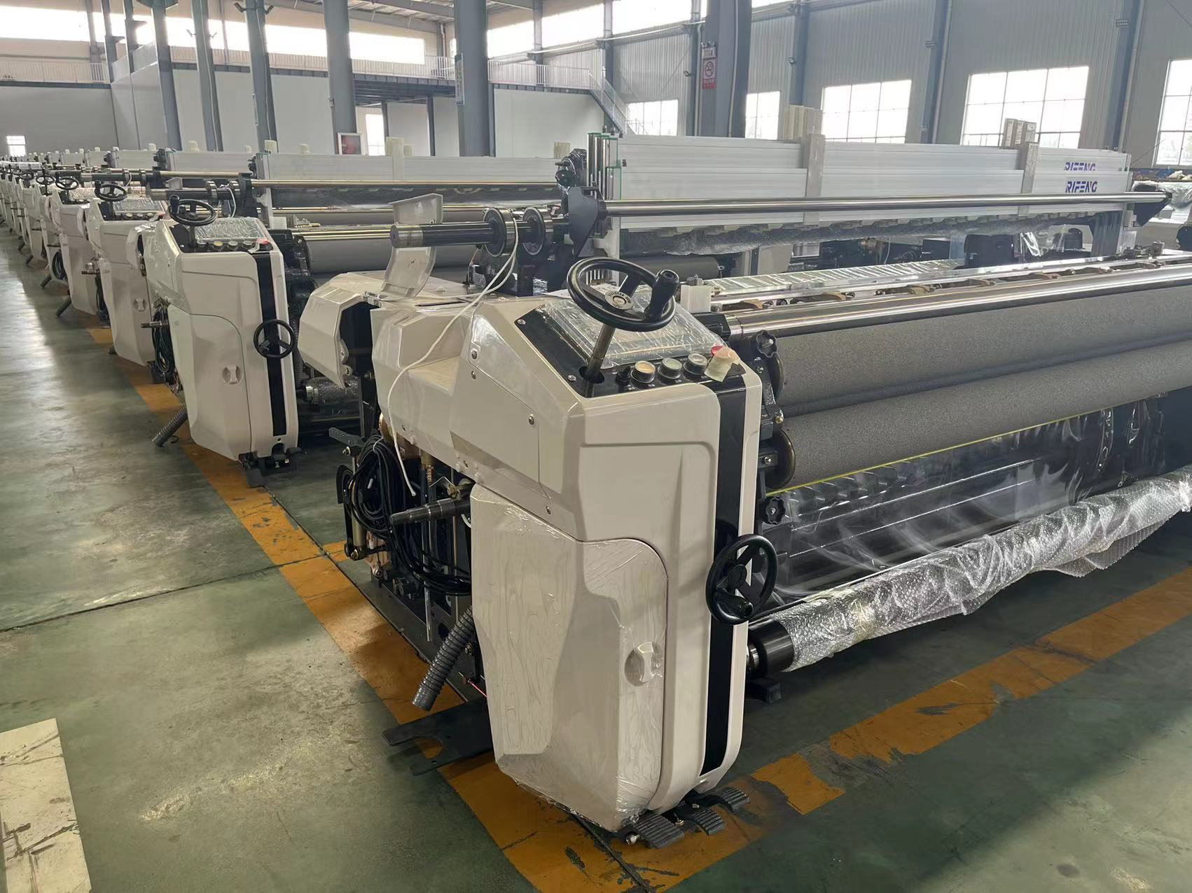 Polyester Water Jet Weaving Loom 3.0m 1000 RPM Fabric Electronic Weaving Machine