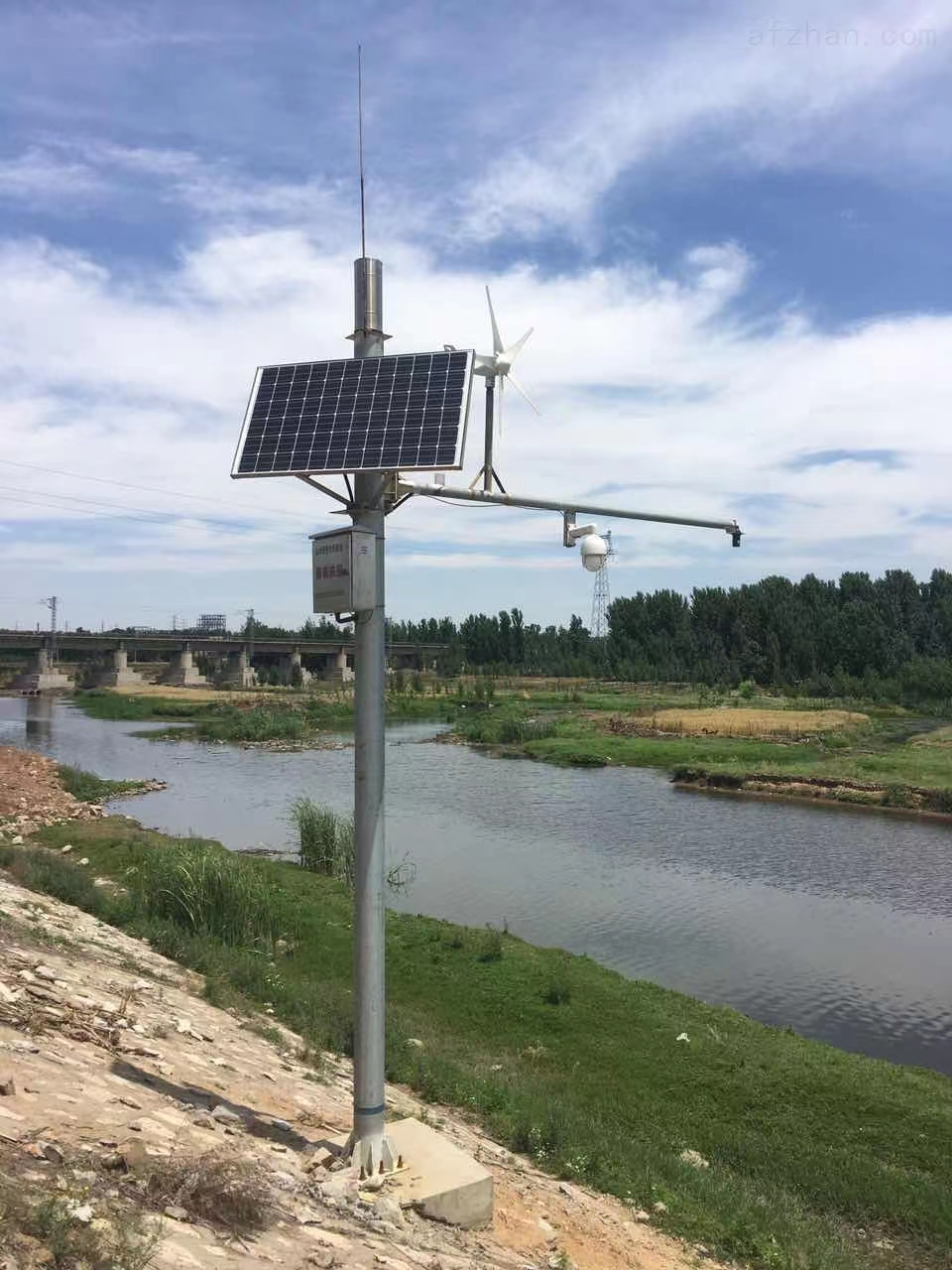 Solar Water Monitoring System For Water Treatment Wastewater Treatment Analyzation