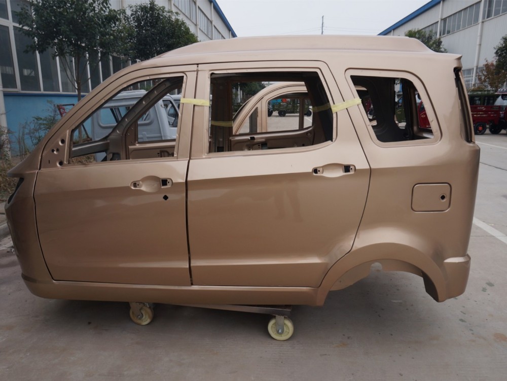 China200cc Luxury Vacuum Truck Luoyang Closed Cabin 3 Wheel CarTuc Tuc Scooter Passenger Tricycle Petrol Type