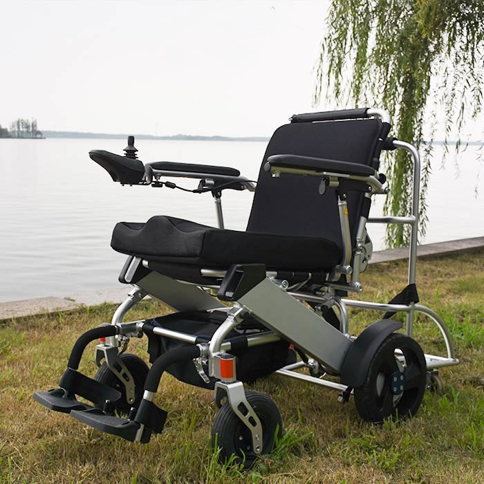 Lithium Battery 150Wx2 CE Lightweight Power Wheelchair