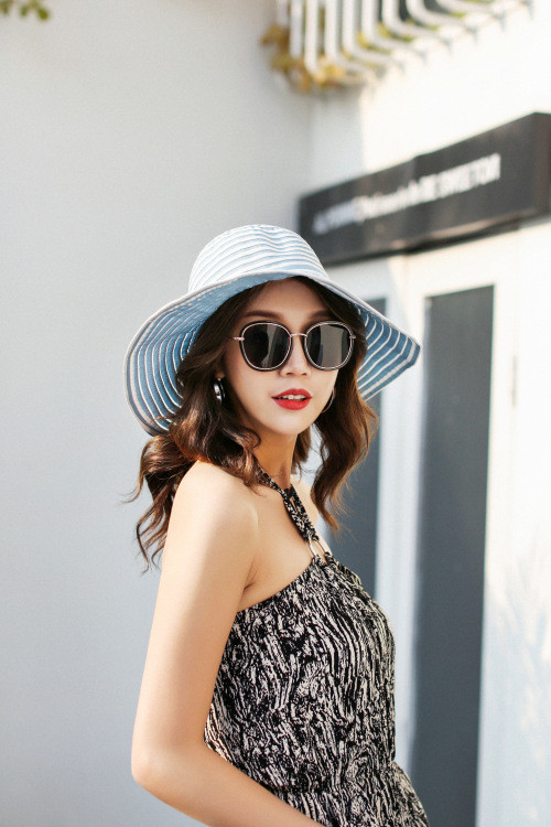 AK17592 fashion Wide brim sunny beach foldable summer straw hats for womens in stock , promotion cheap hats .
