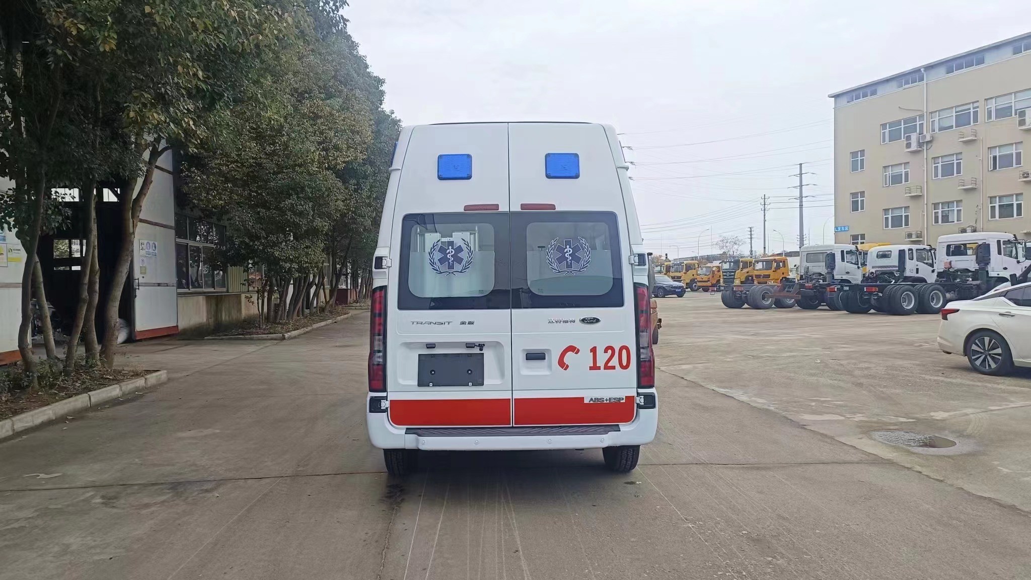 3300 Kgs GVW Medium Duty Ambulance With After Sales Service Provided