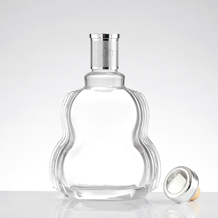 Custom Shape 700ml Transparent Liquor Glass Bottle for Your Business Needs