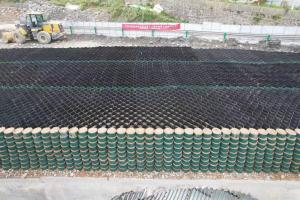  Plastic PP Geocell Earth Retention Structures Smooth/Perforated Geocell For Steep Slopes Retaining Wall Manufactures