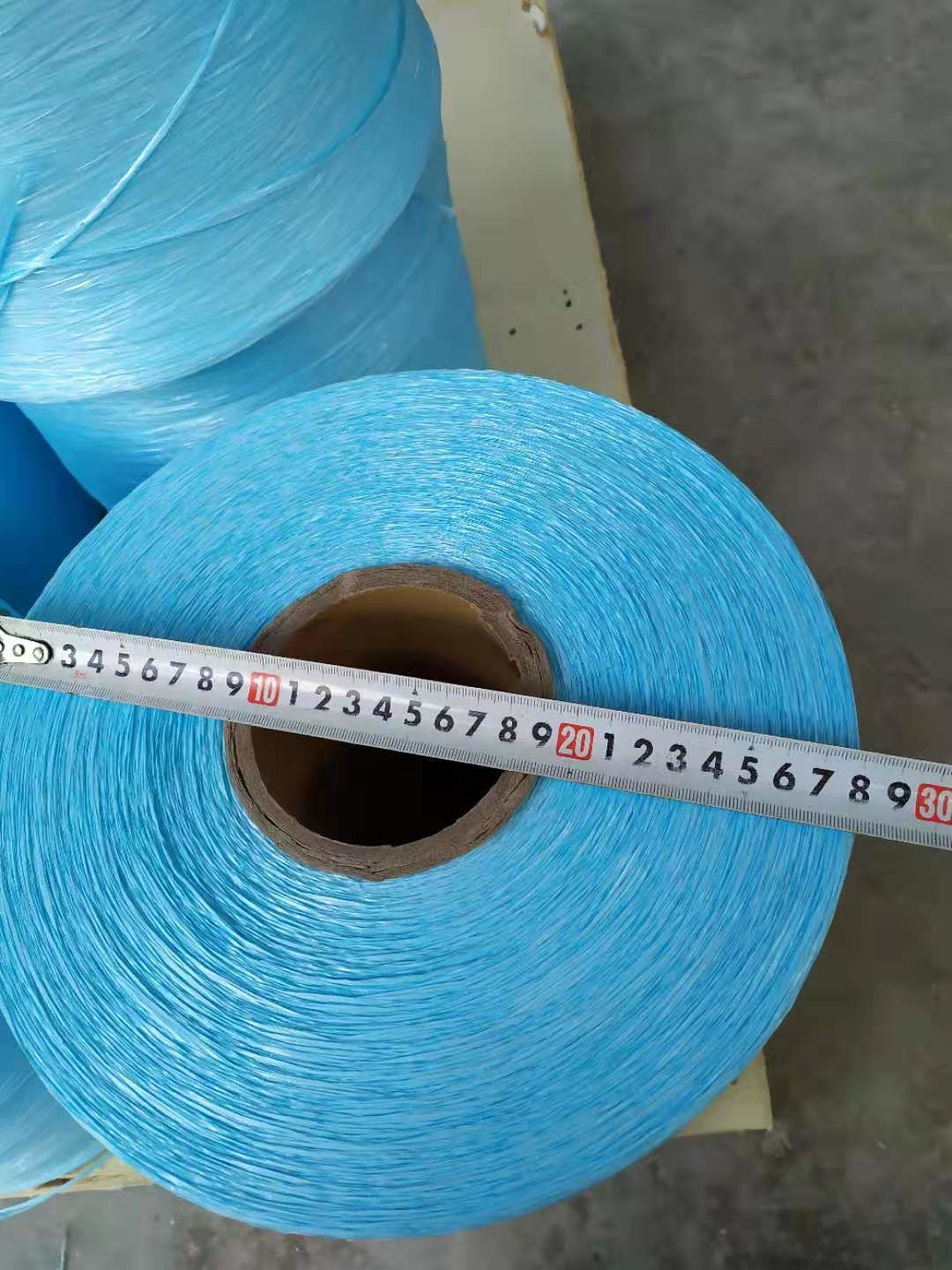 Low Smoke Zero Halogen Free LSZH FR Flame Retardant PP Polypropylene Filler Yarn Fibrillated Cable Filling PP Yarn