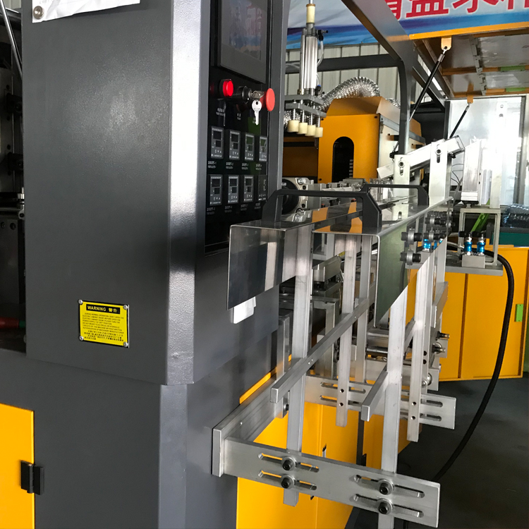 PET Stretch Blow Forming Machine For Bottle Production Bottle Capacity 750ml
