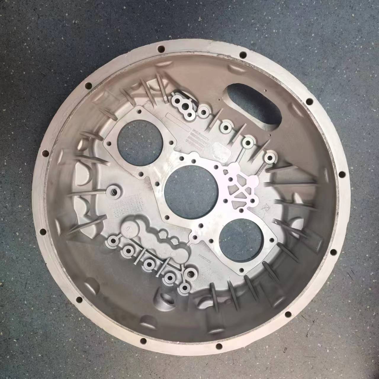 100% Tested SINOTRUK HOWO Truck Spare Parts Transmission Front Cover WG2220000001R-2R