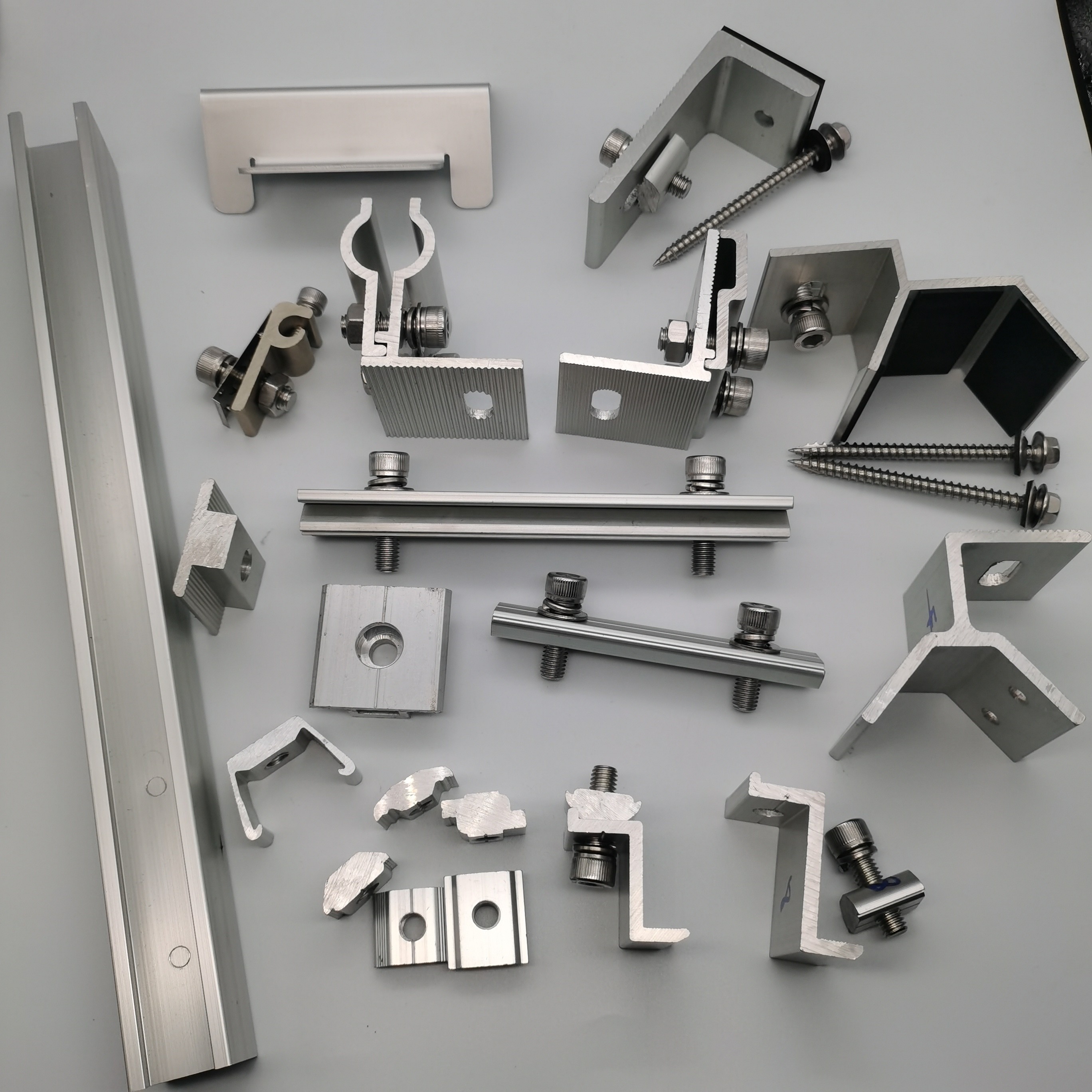 Black Or Silver Mid Clamp End Clamp Kit For Solar Panel Mounting On Ground