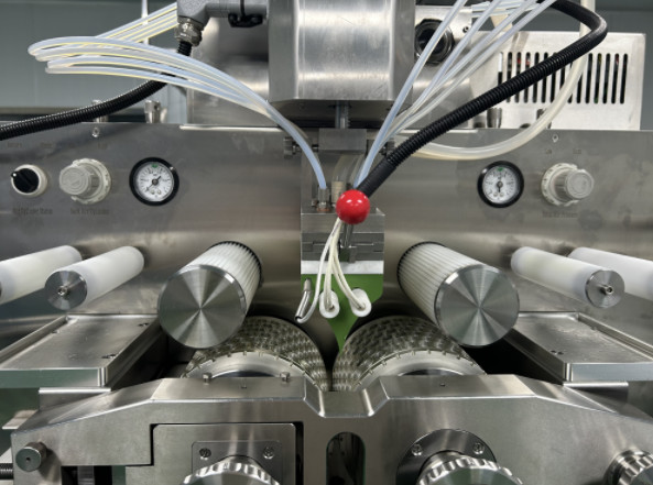 Middle 6 Inch Servo Motor Pharmaceutical Soft Gelatin Capsules Machine