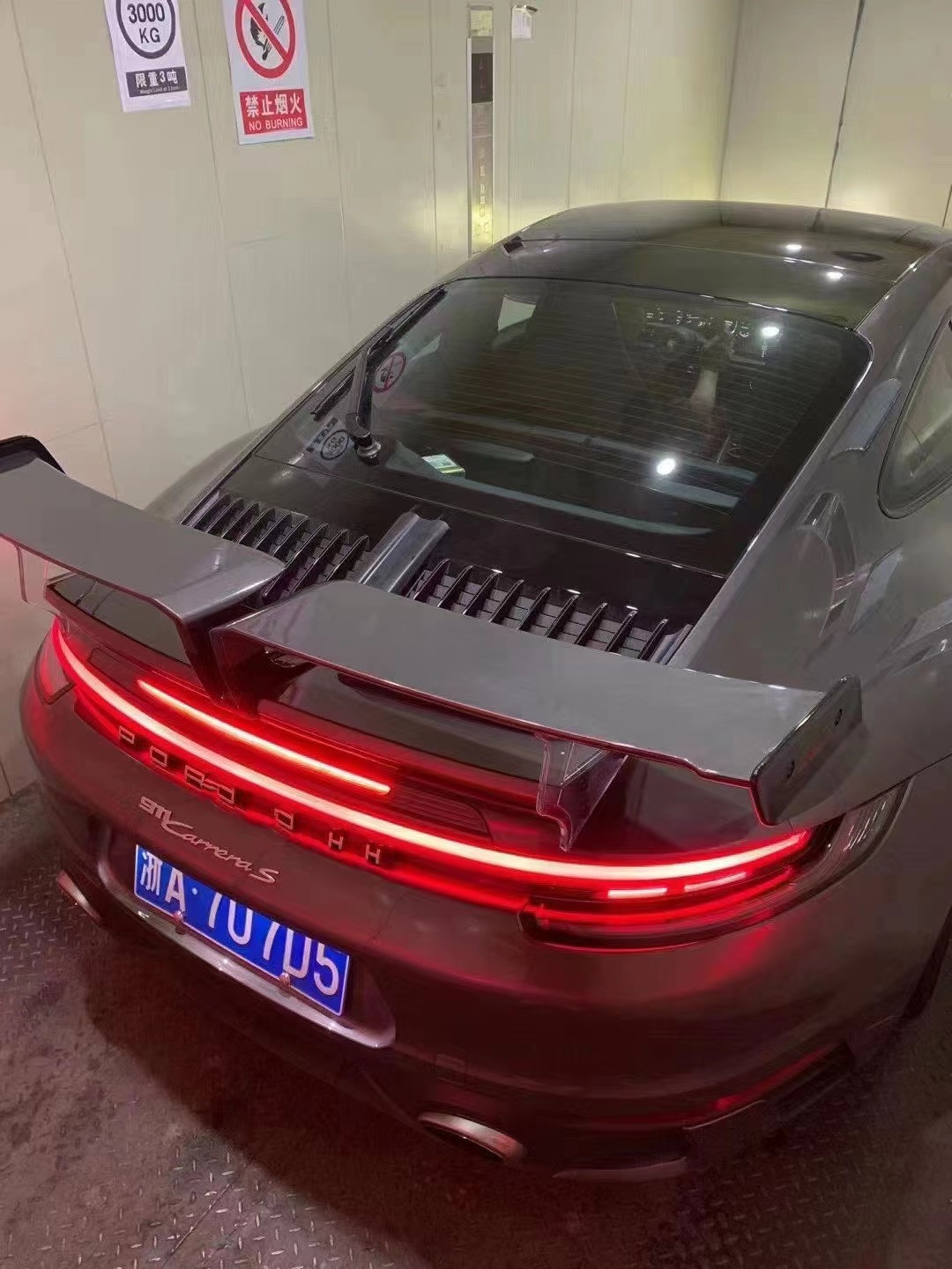 High Quality Carbon Fiber Spoiler Carbon Fiber Spoiler for Porsche 911 992 992 for TechArt Style Spoiler