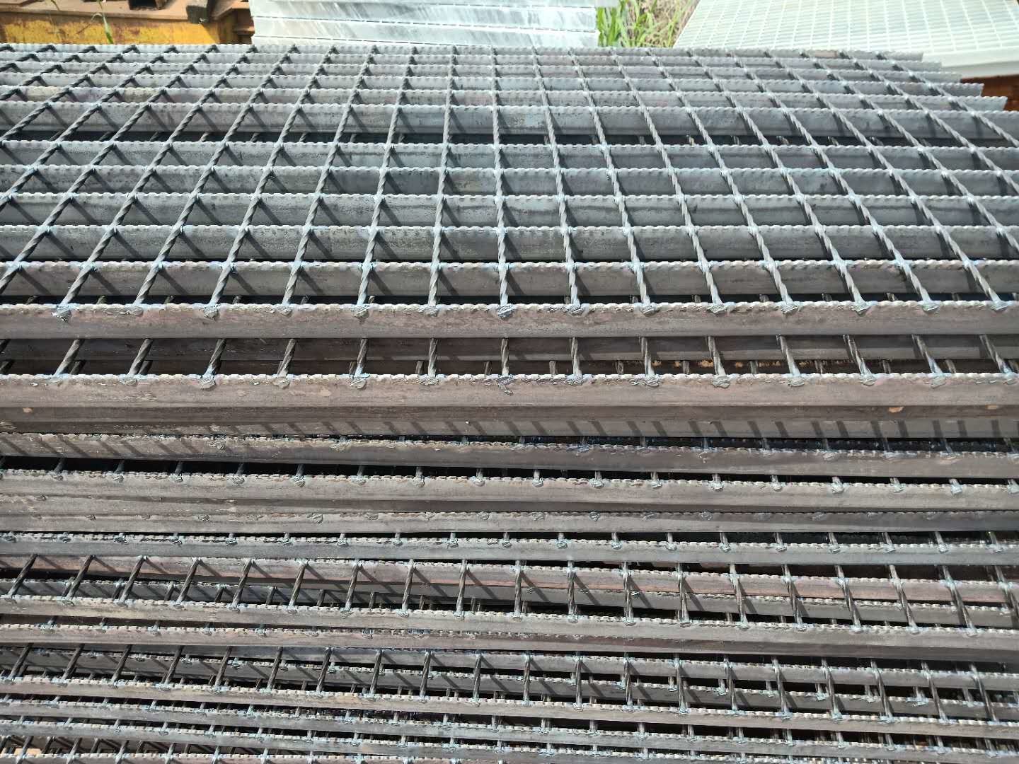 Light duty serrated bar grating hot dipped galvanized steel grating