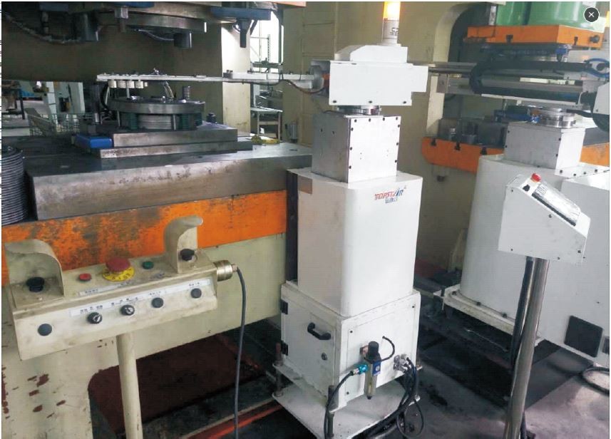 Press To Press CNC Industrial Robotic Arm 180 Degree Arm Stroke Swing Angle