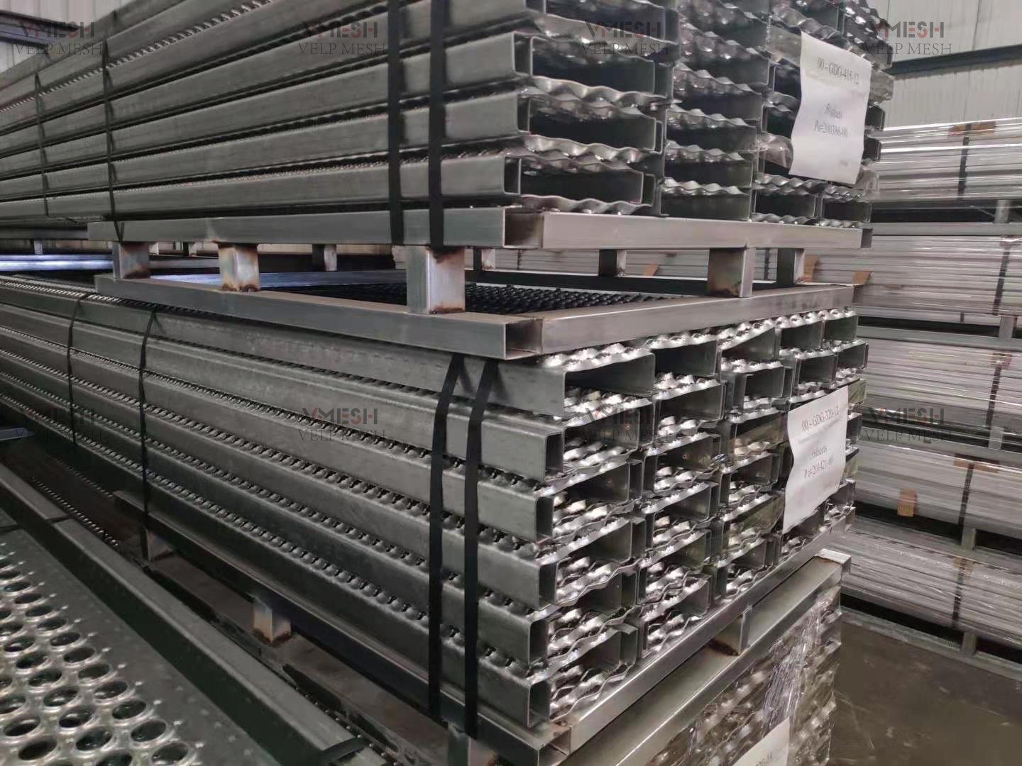Thickness 2.0-4.0mm Grip Strut Plank Grating Diamond Plank Grating Slip Resistance