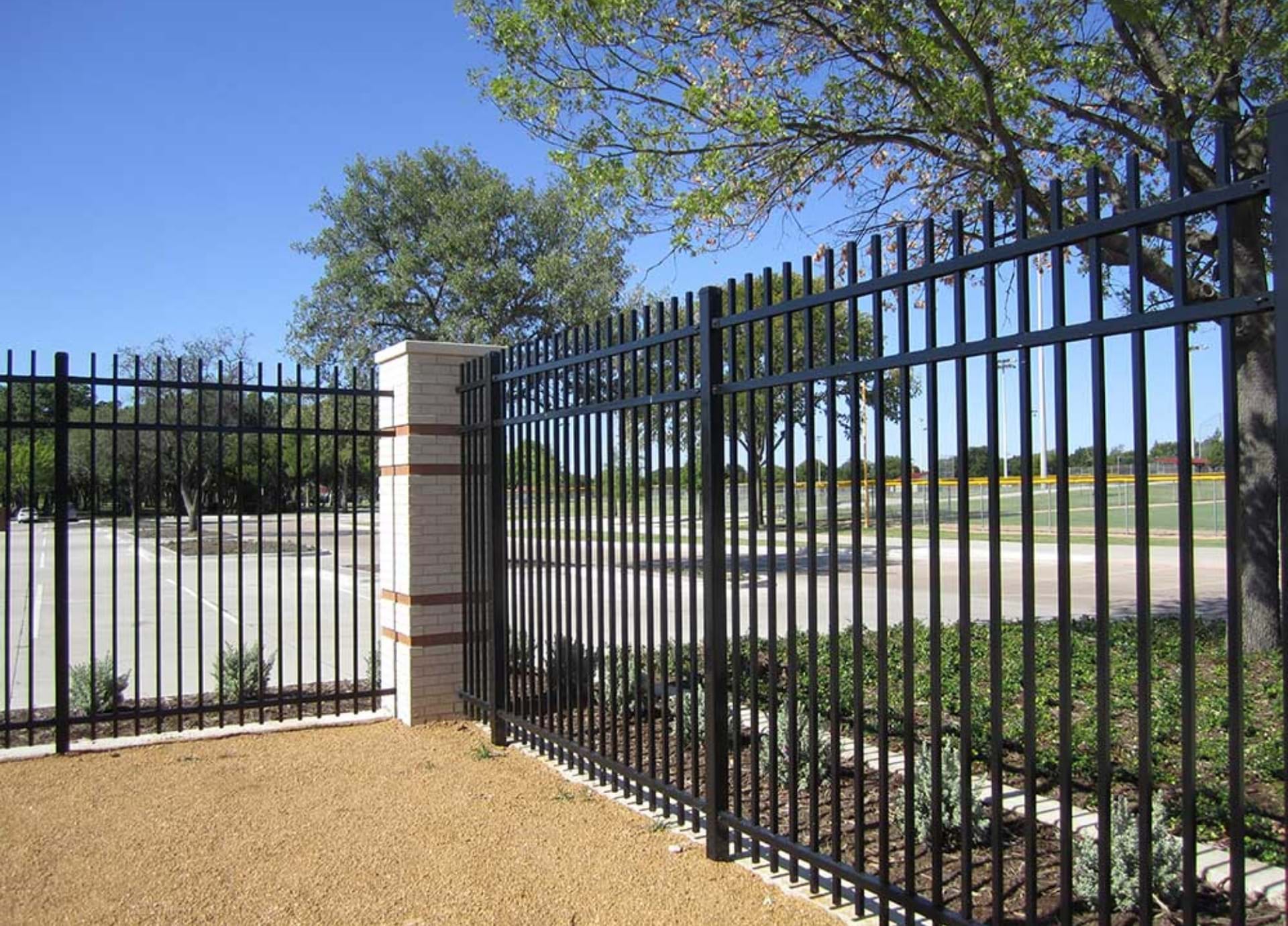 Decorative Yard Fence Powder Coated Finish No Dig Easy to Install Low Maintenance