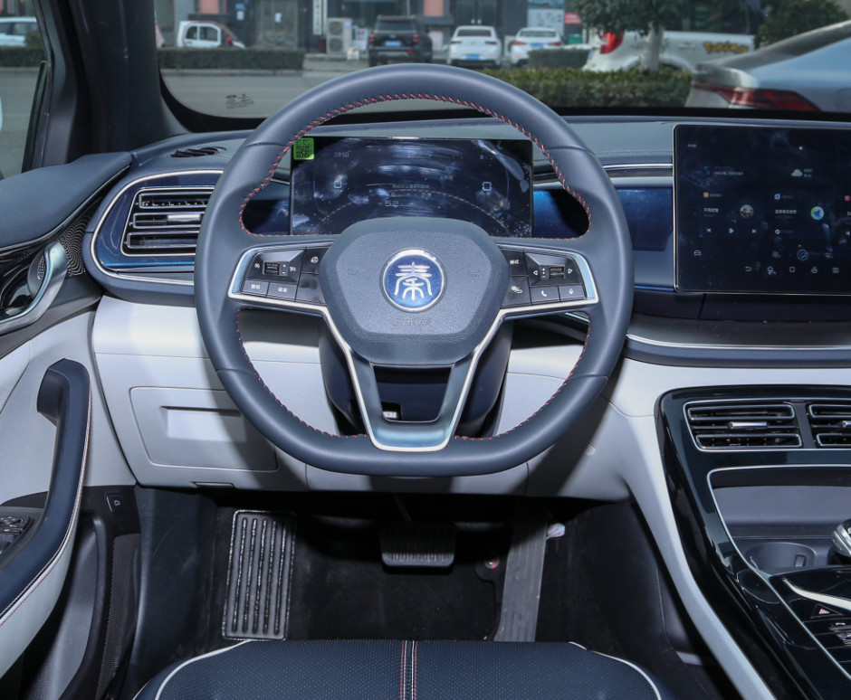 BYD Qin Plus 2023 Champion Version DM-i 120km Leading Model Plug-in Hybrid Car