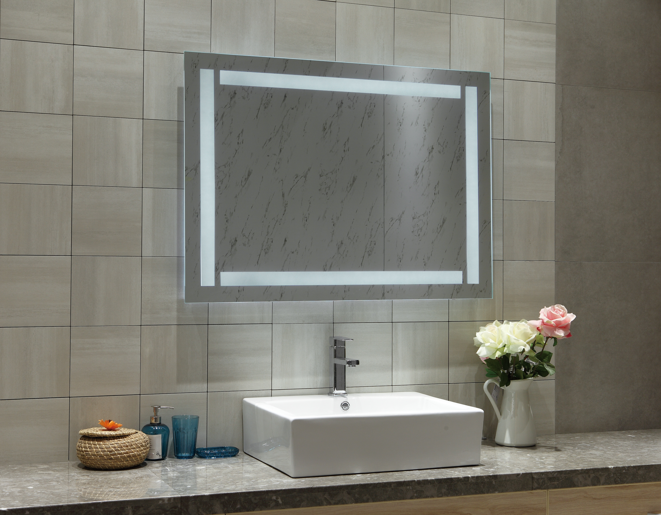 Modern Luxury Style IP44 Touch Demmer LED Bulbs Anti-fog Bathroom Illuminated LED Mirror with Speaker
