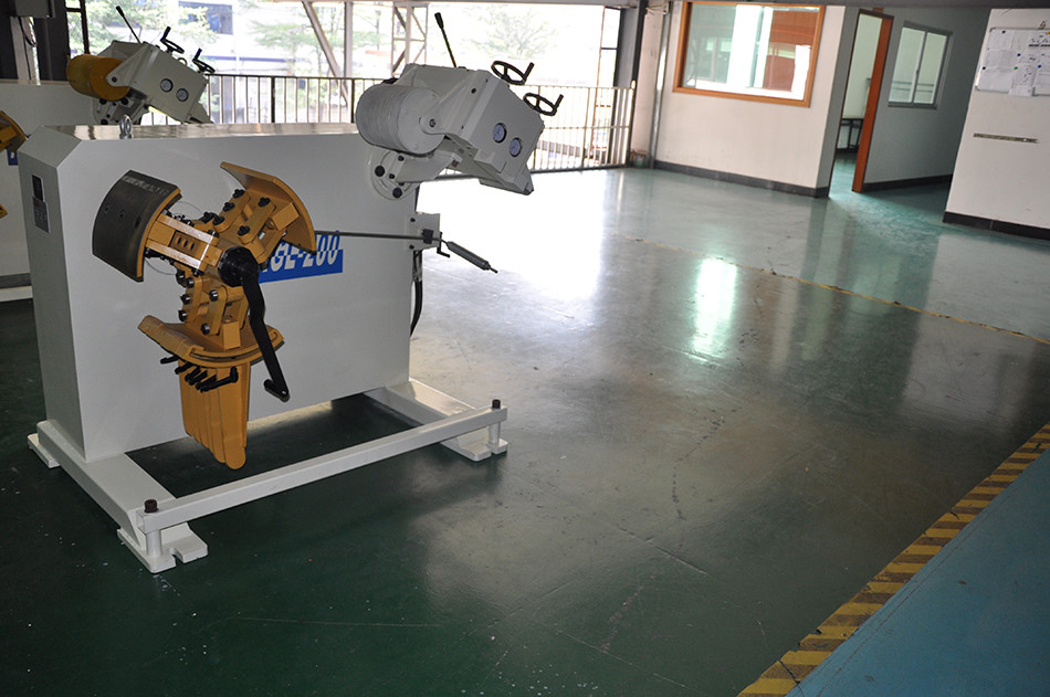 Turbine Type Adjustment Device Coil Handling Equipment NC Decoiler Leveller Feeder