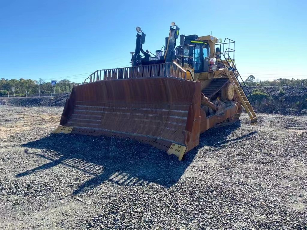 The Used Road Construction Machinery CAT D11 Bulldozer Comes From China