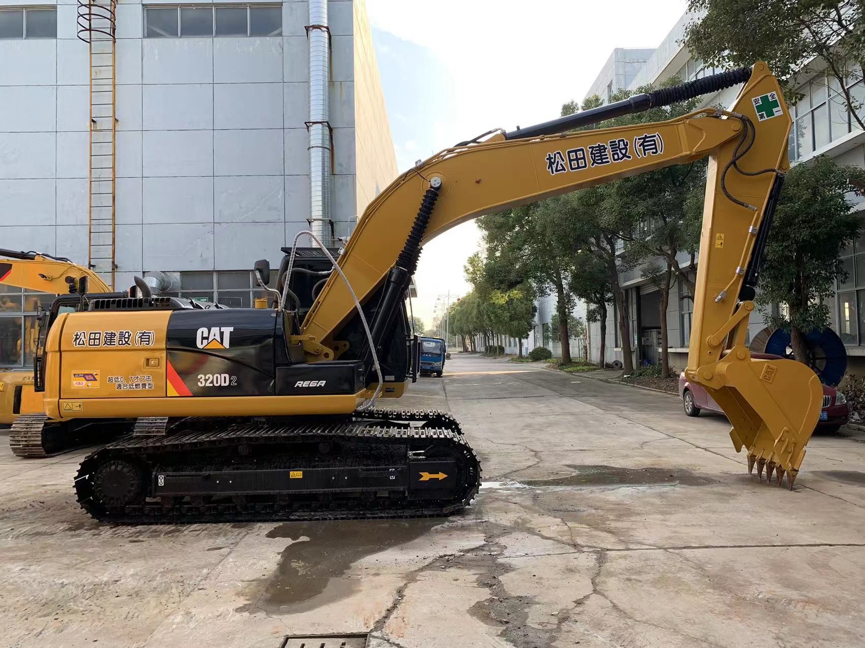 Preowned CAT 320D Excavator With Original Caterpillar Color With Hydraulic Hammers