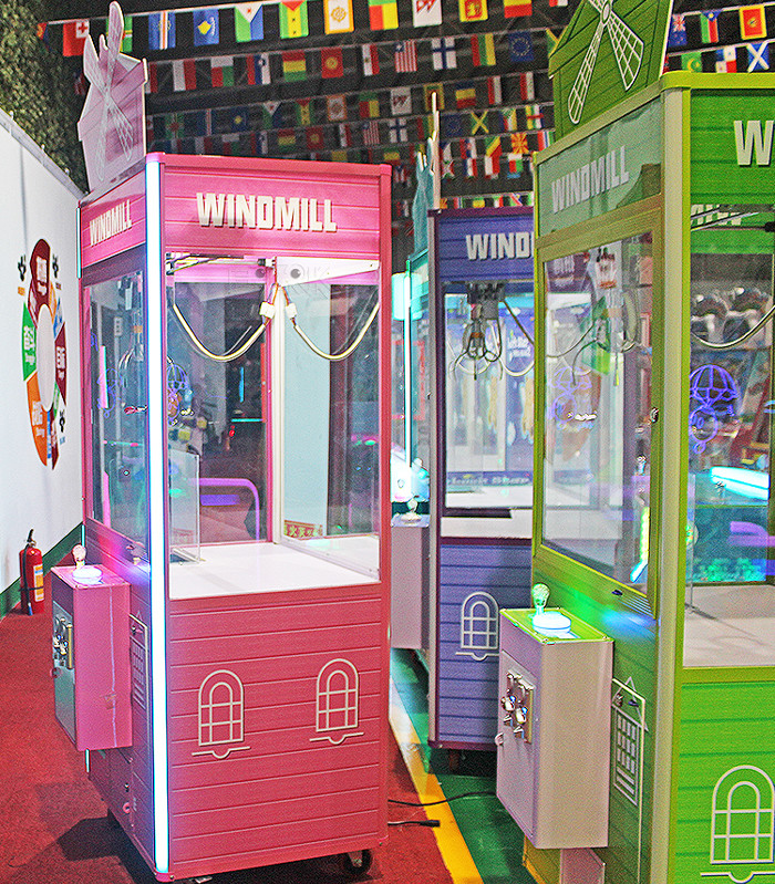 Coin Operated Windmill Gift Game Machine Toy Plush Crane Claw Machine