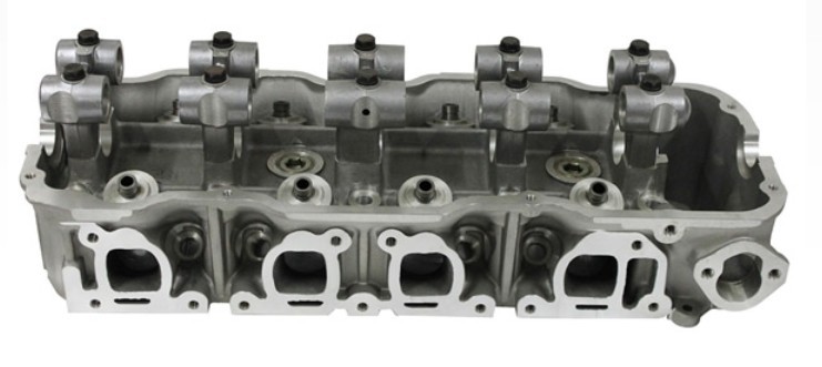 Nissan Z24 11041 20G13 / 11041 13F00 Diesel Engine Cylinder Head Cast Iron / Aluminum Material