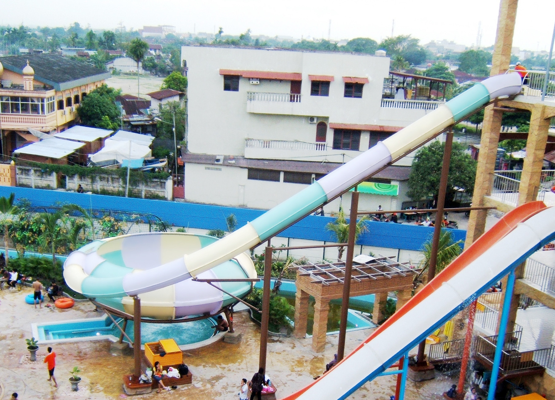 Adult Long Big Water Slides For Amusement Park / Space Bowl Water Slides 180riders/H Capacity