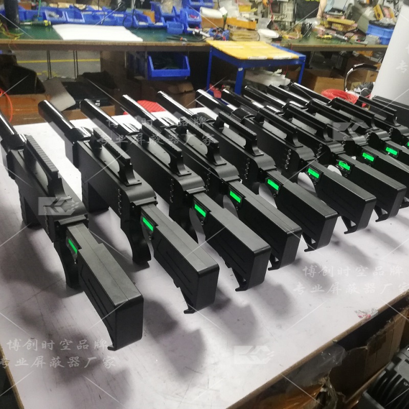 UAV reaction equipment 900m / 1.5g/2.4g/5.8g electromagnetic wave emission drives away the returning UAV aircraft