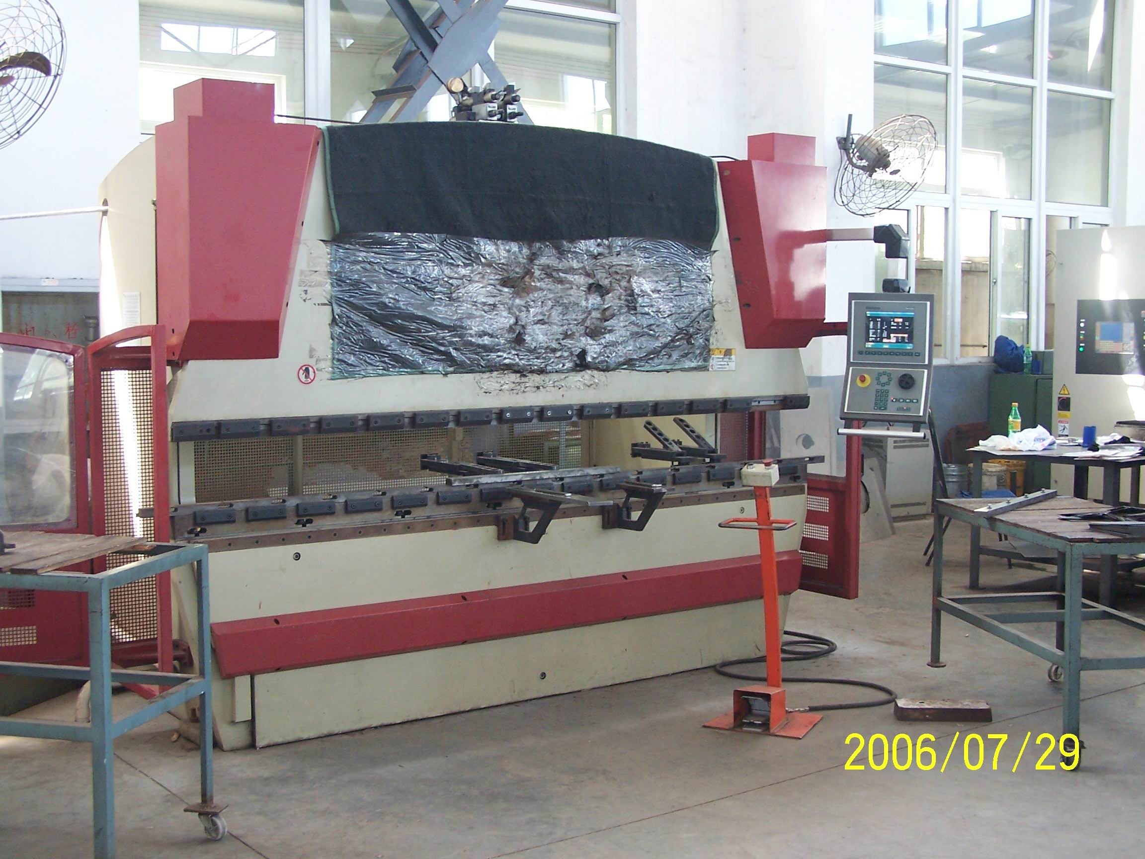 Auto PLC Commercial Laundry Press Machine For Laundry Ironing 380V 50hz