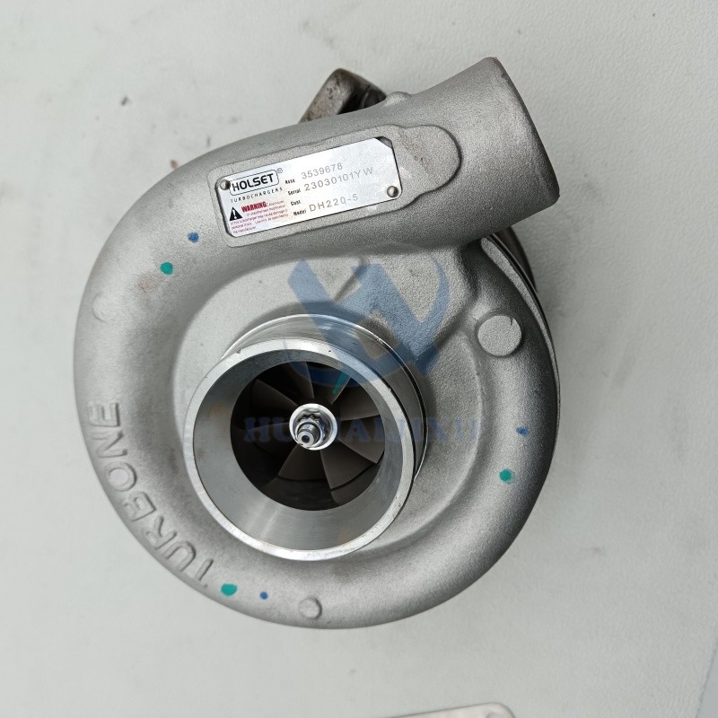 Turbo 3539678 65.09100-7093 Turbocharger for Doosan DB58 Dh220-5 Dx225 Excavator Parts