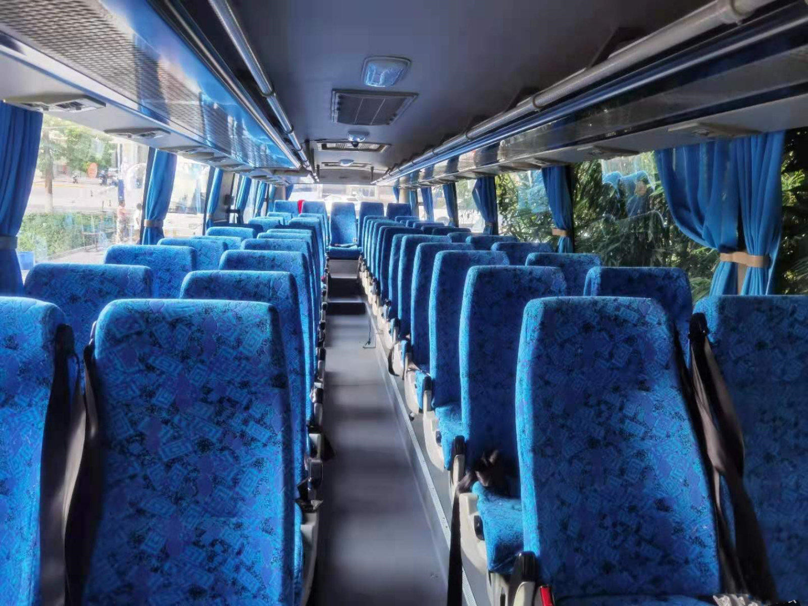 Used Higer Bus Rear Engine Model KLQ6129 Good Passengers Bus 53 Seats Rear Weichai Engine 215kw Euro III