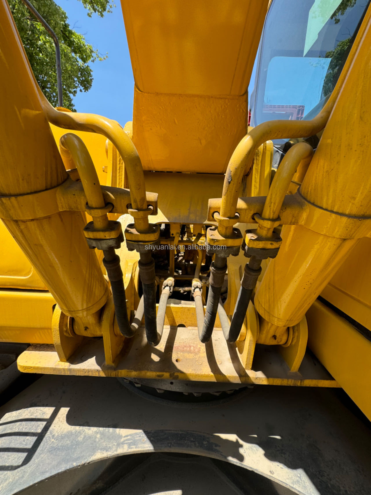 Second-hand Komatsu PC220 Excavator with Fuel-saving and Working Systems at Affordable