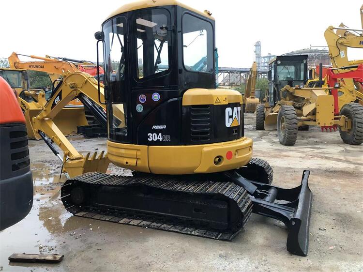 Made in Japan Used CAT 304 Mini Excavator in Shanghai and Original Hydraulic Pump