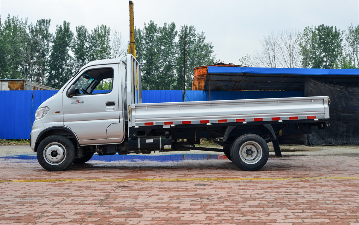 Dongfeng Tuyi T3 1.6L 123 Horsepower Gasoline 3.7 Meters Single Row Guardrail Small Truck