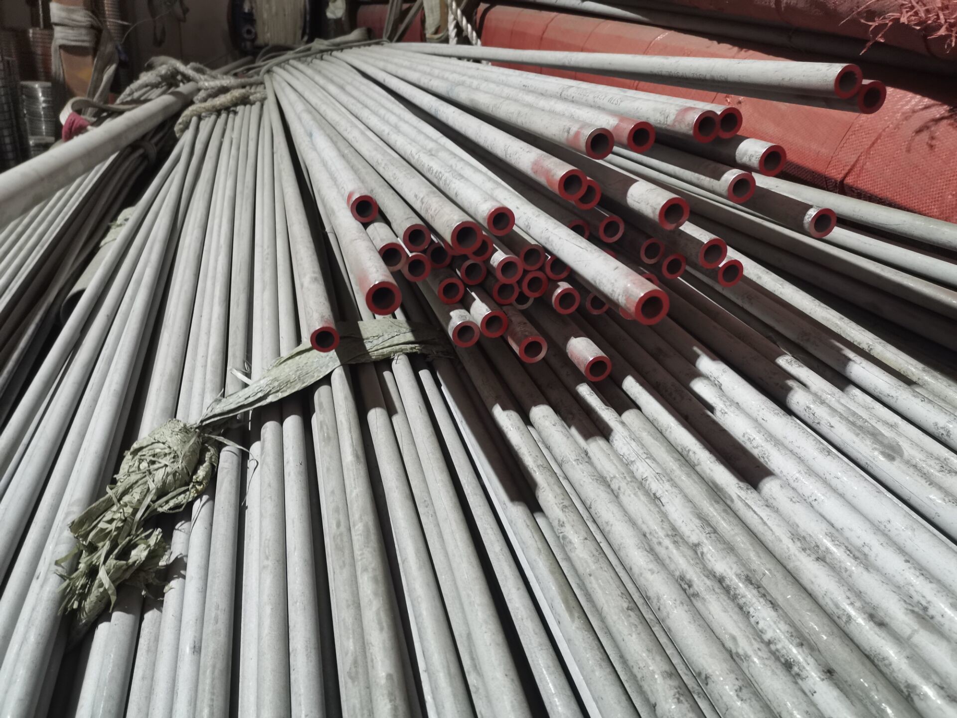Hydraumatic 410 Stainless Steel Pipe NO.1 Surface 5mm Hot Rolled Steel Pipe