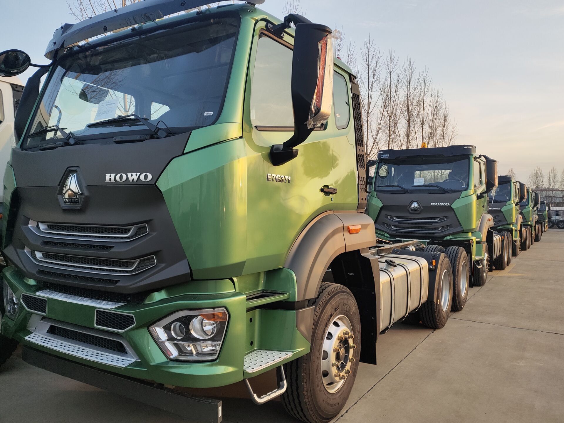 Sinotruk howo 160HP 4x2 6x4 8000L mobile sewage sludge suction vehicle vacuum septic tank truck for sale in south africa