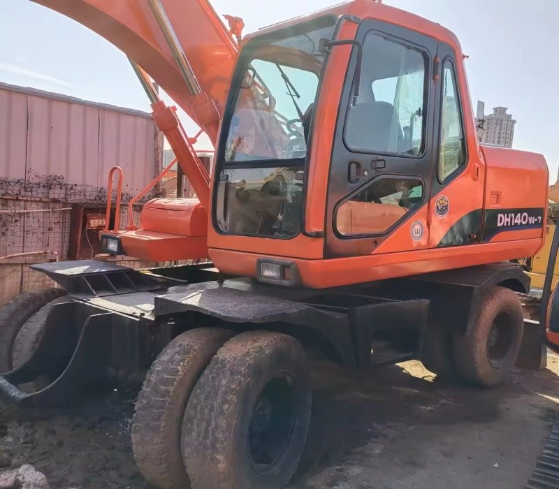 Doosan Machines Used In Excavation DX140W Second Hand Diggers
