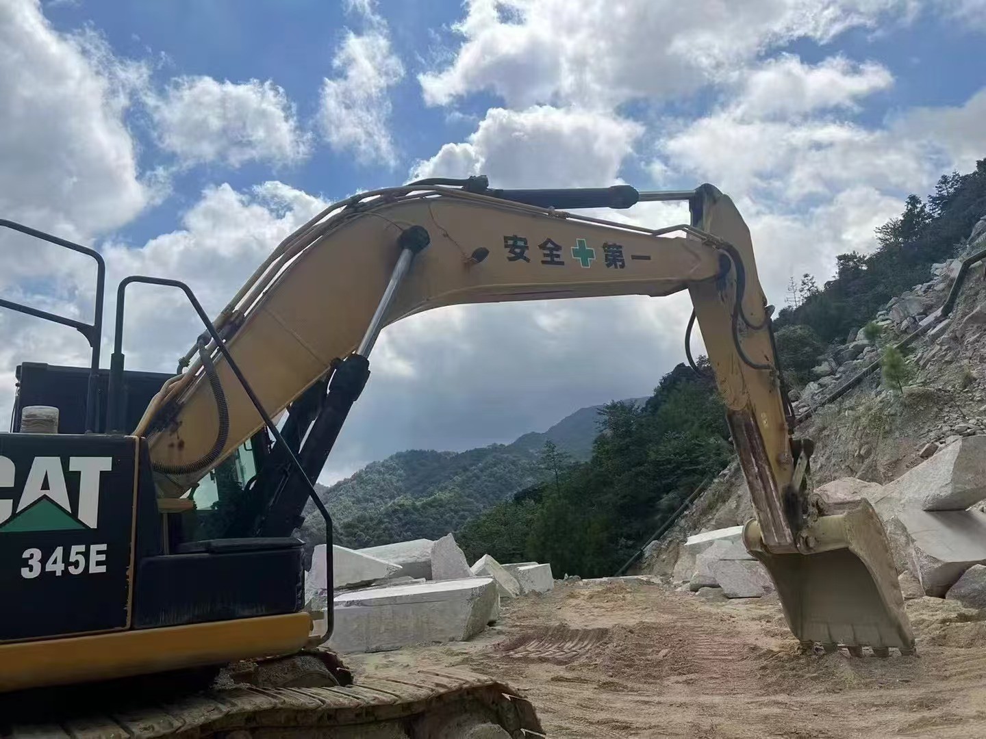 Cat 345E Excavator Is Efficient And Durable