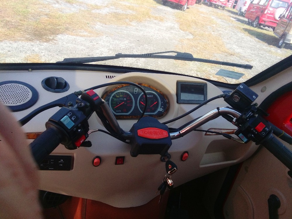 China Yaolon Top Brand Closed Cabin Mini Car Cheap Adult Tricycle For Sale 3 Wheel Taxi Passenger Tricycle Motorcycle