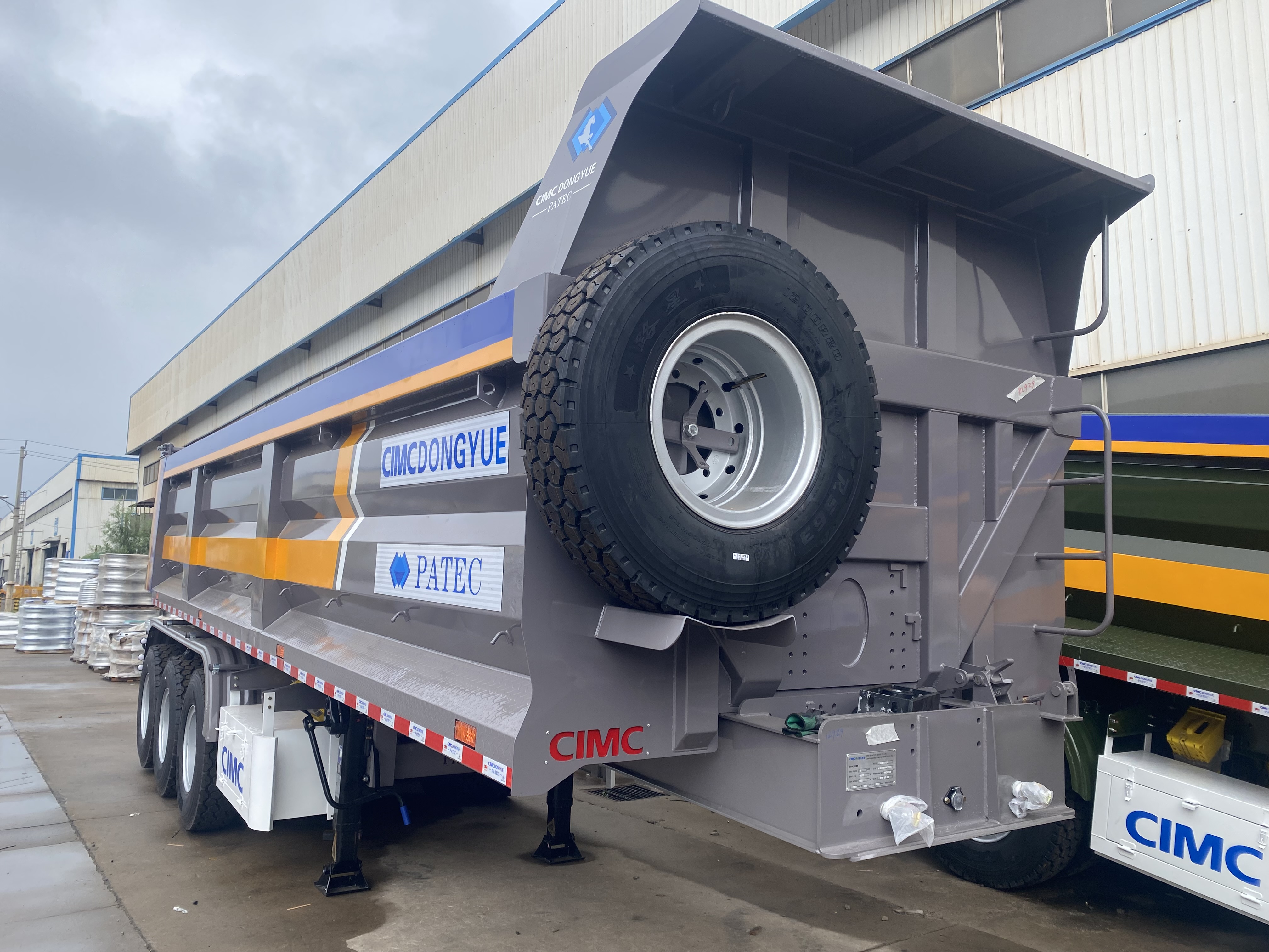 Customized color and size used for Coal/Mine/Stand/Stone Loading 3 axle durable steel rear dump tipper or dumper semi trailer