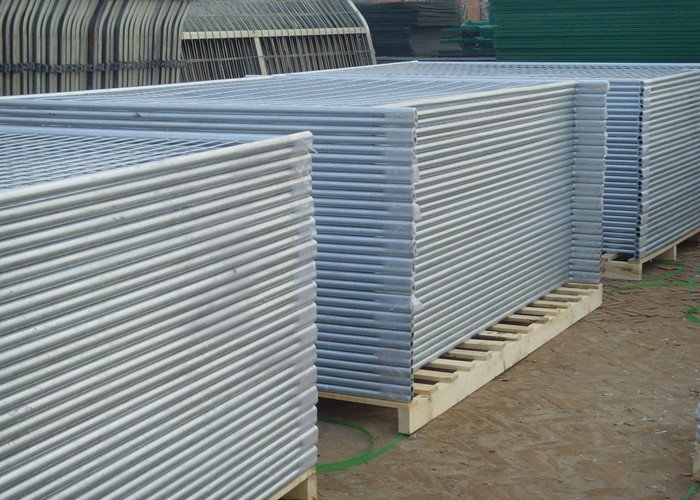 6ft Temporary Fencing Panels , Outdoor Welded Wire Fence Panels For Construction Sites