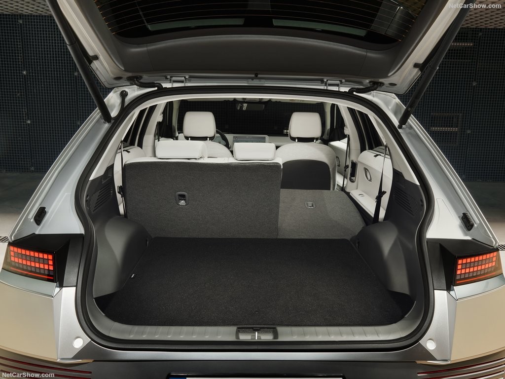 new family of all-electric cars from Hyundai Ioniq5 Charming, futuristic design with 430km Range