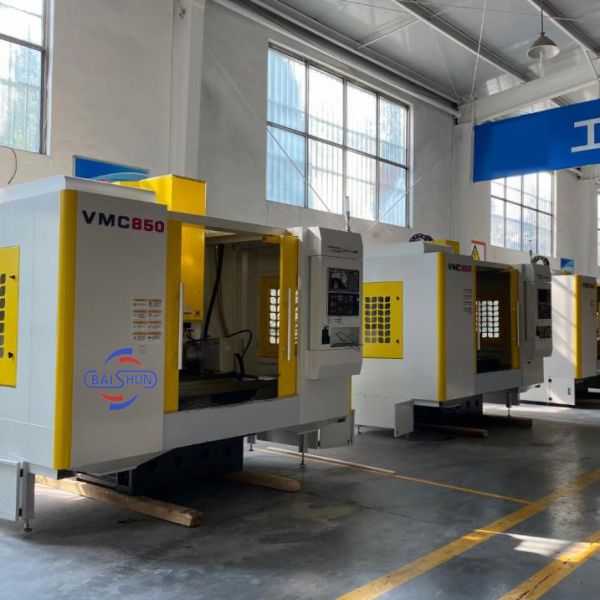Quality VMC550 CNC Milling Machine Centre 800x500x600mm Travel BT40 Spindle for sale