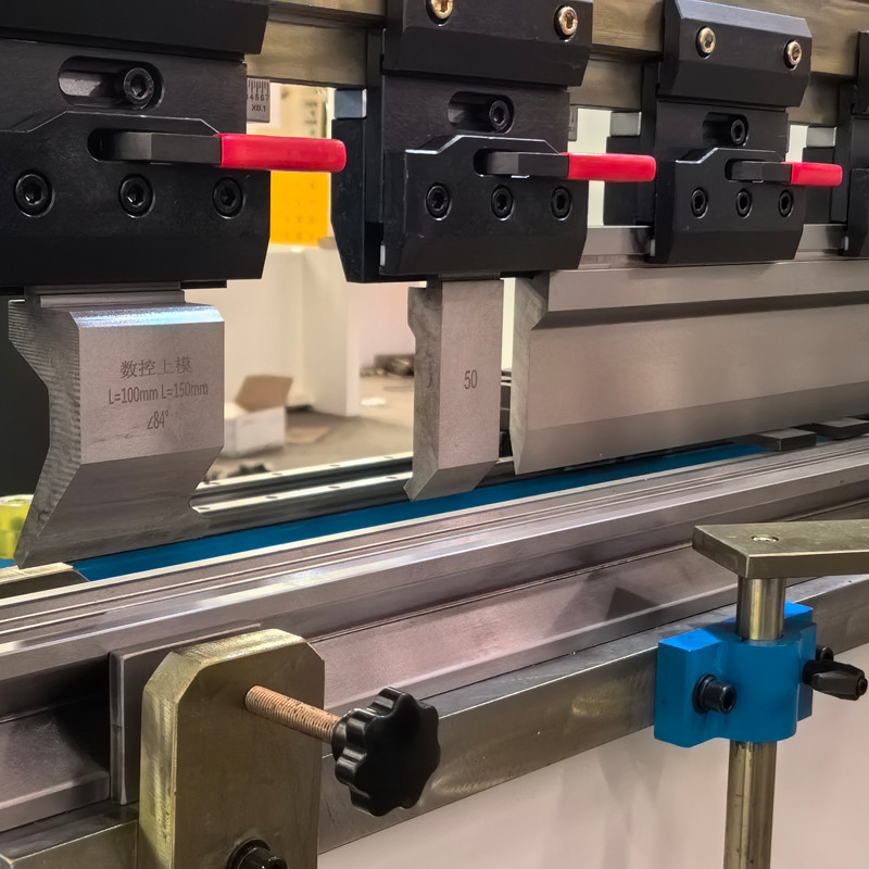 WC67K-80T1600 Hydraulic Press Brake Sheet Bending Machine Servo Motor