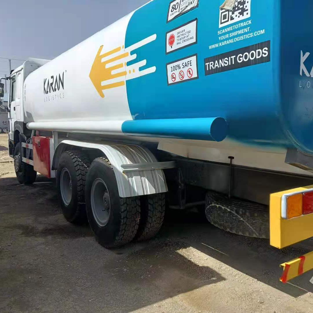 RHD Old Oil Tanker Truck Howo 371 8x4 Commercial