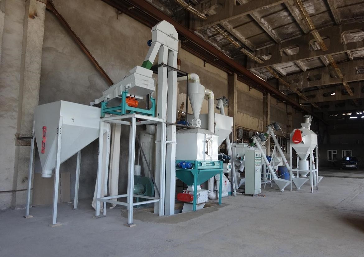 Farm Use Animal Feed Production Line For Making Chicken Cow Sheep Feeds