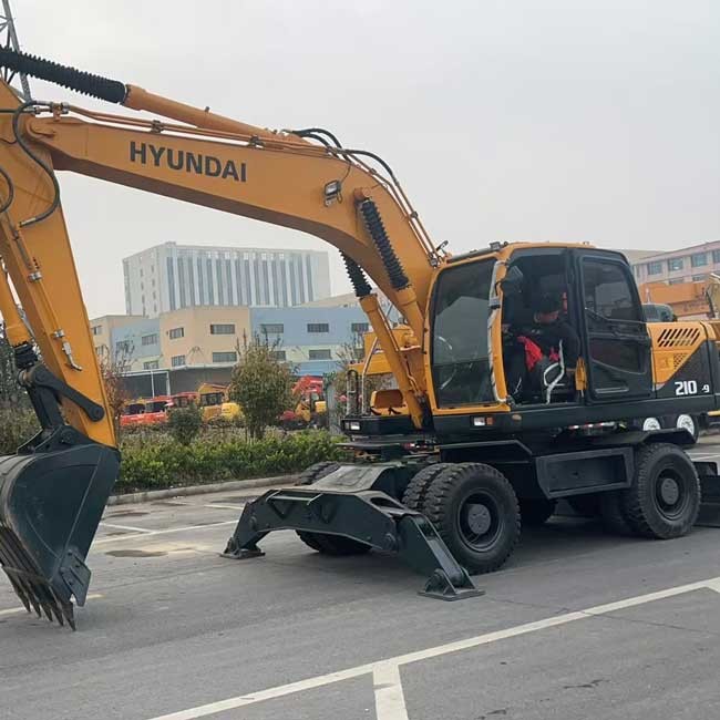 Hyundai R210-9 Wheeled Excavator with 0.91m³ Bucket Mid Size Used Excavator