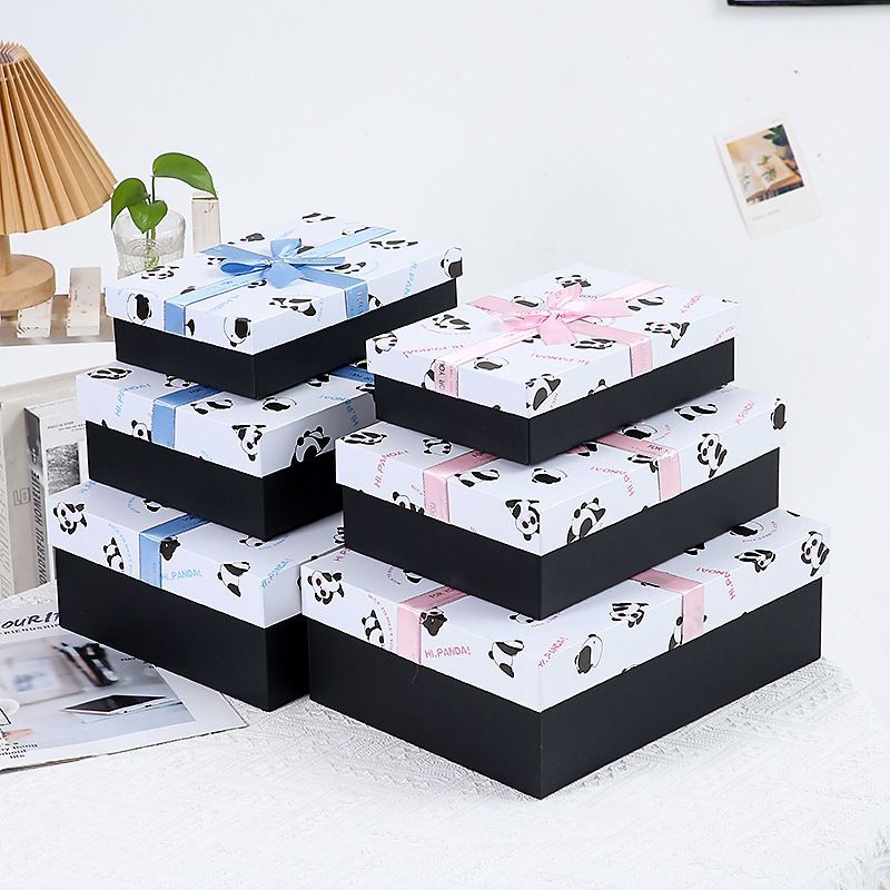 Solid Color Advanced Custom Logo Printing Fashionable Rigid Cardboard Packaging Apparel and Shoes Gift Box with Straps