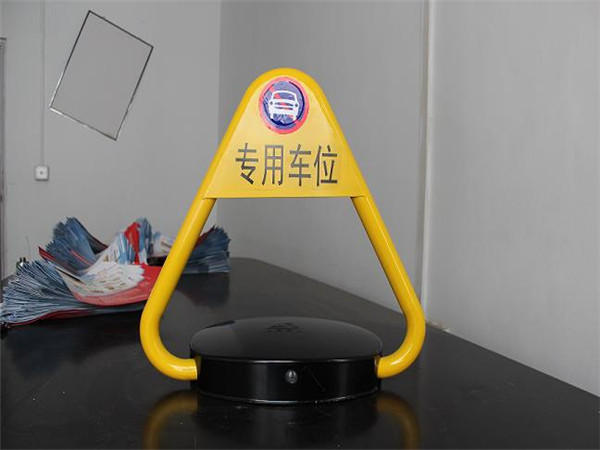 Dustproof Safety Car Parking Space Protector Car Park Lock With DC 6V Battery