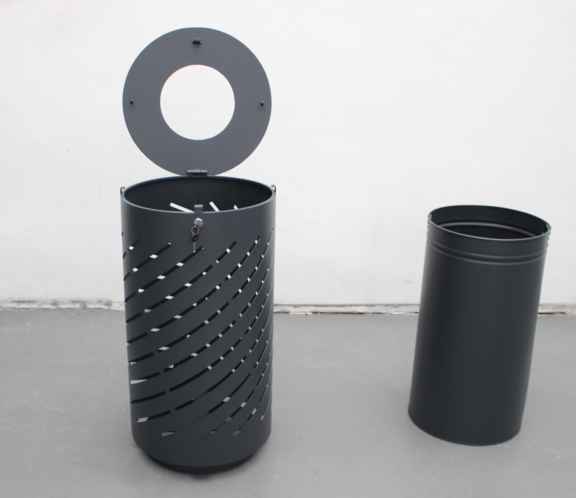 Laser Cut Outdoor Stainless Steel Ashtray Bin With 73L Galvanized Steel Liner