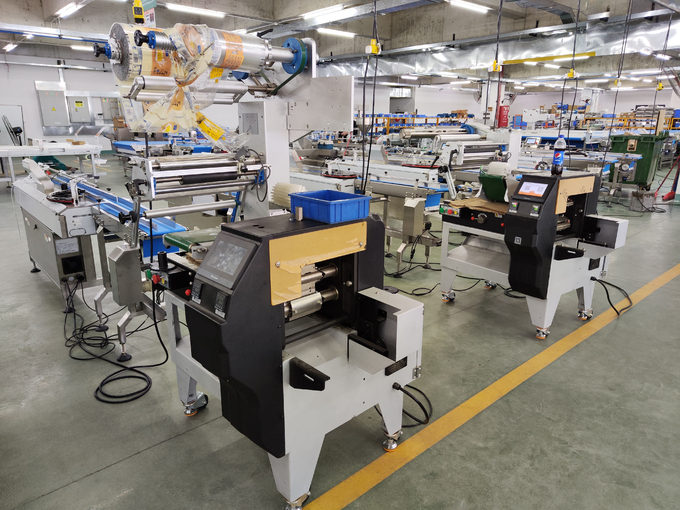 Automatic Pillow Type Packing Machine Fruits Bread Snack Packaging Machines